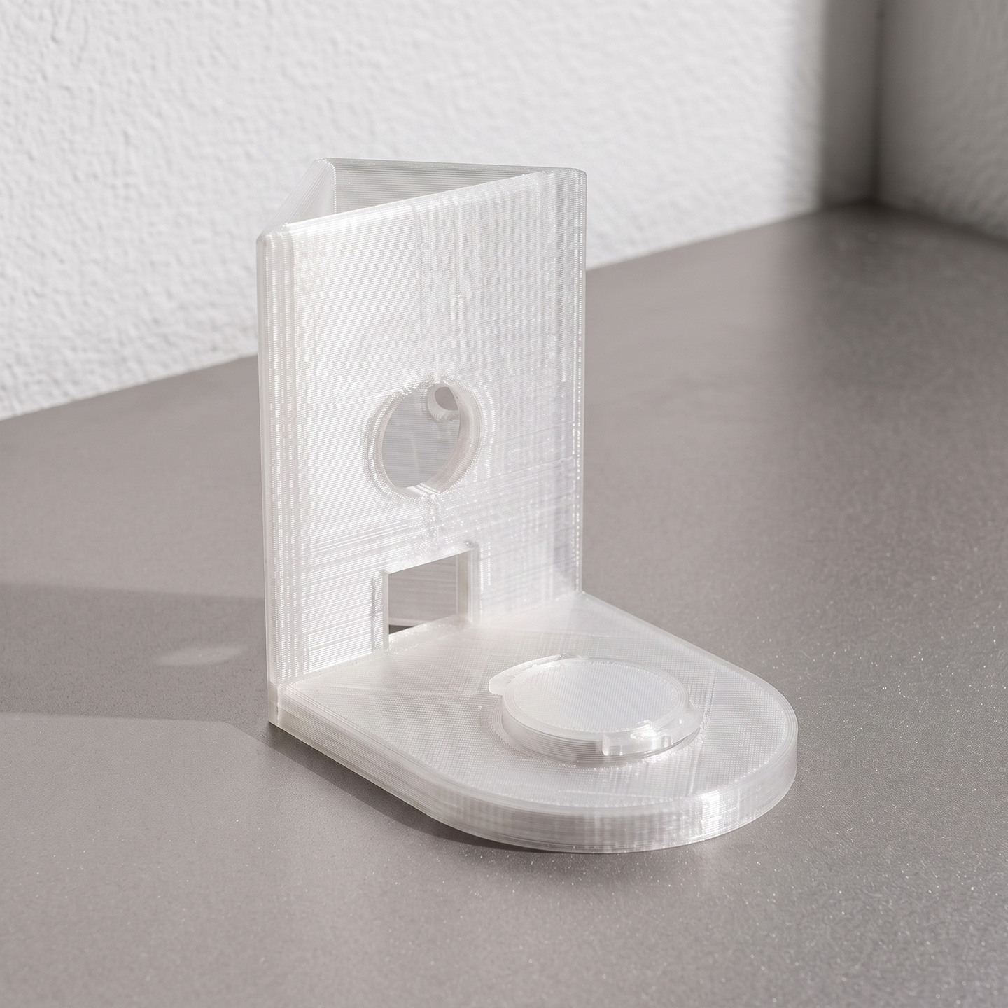 حامل تثبيت على الحائط، ملحق لك - مراجعة Eufy Camera E220 وسعره